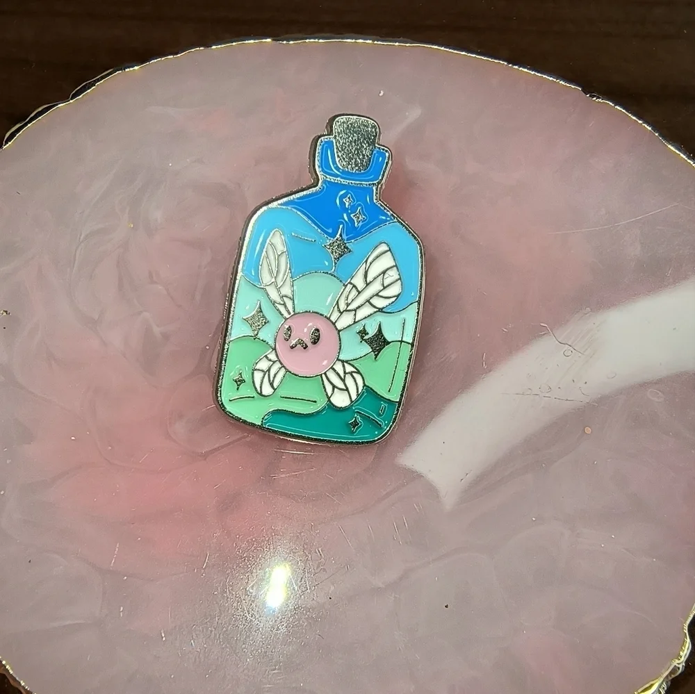 Colorful Enamel Pin with Wings Design The Legend Of Zelda Link